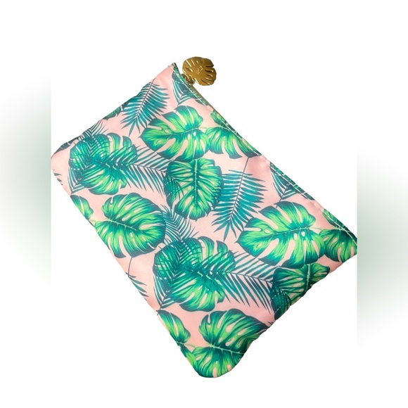 NWOT Leafy Pink Cosmetics Case - Picture 1 of 4
